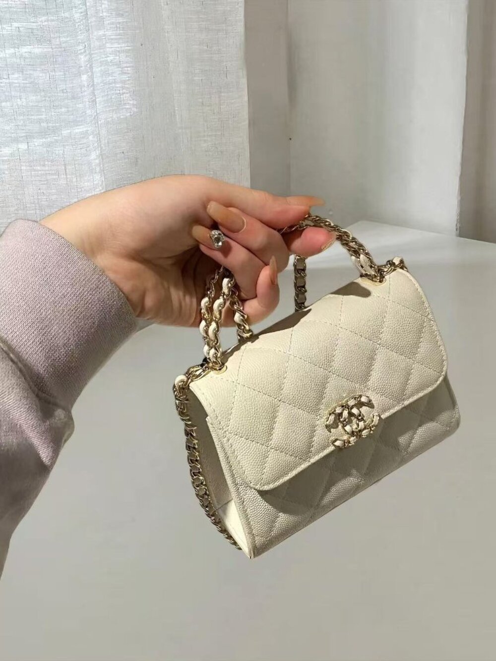 Classic CHANEL Bag: A Stylish and Versatile Choice for Elegance